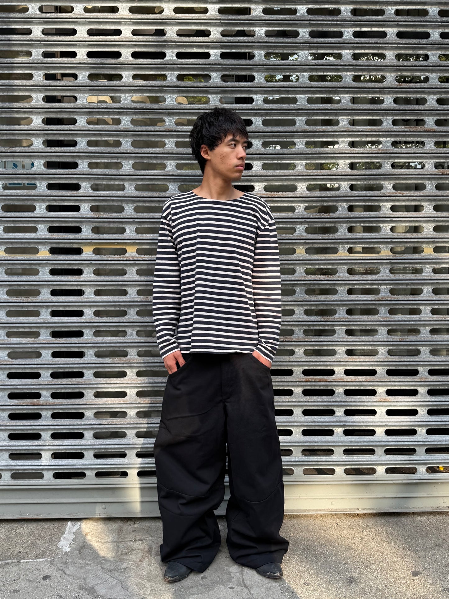 BLACK WIDE LEGS